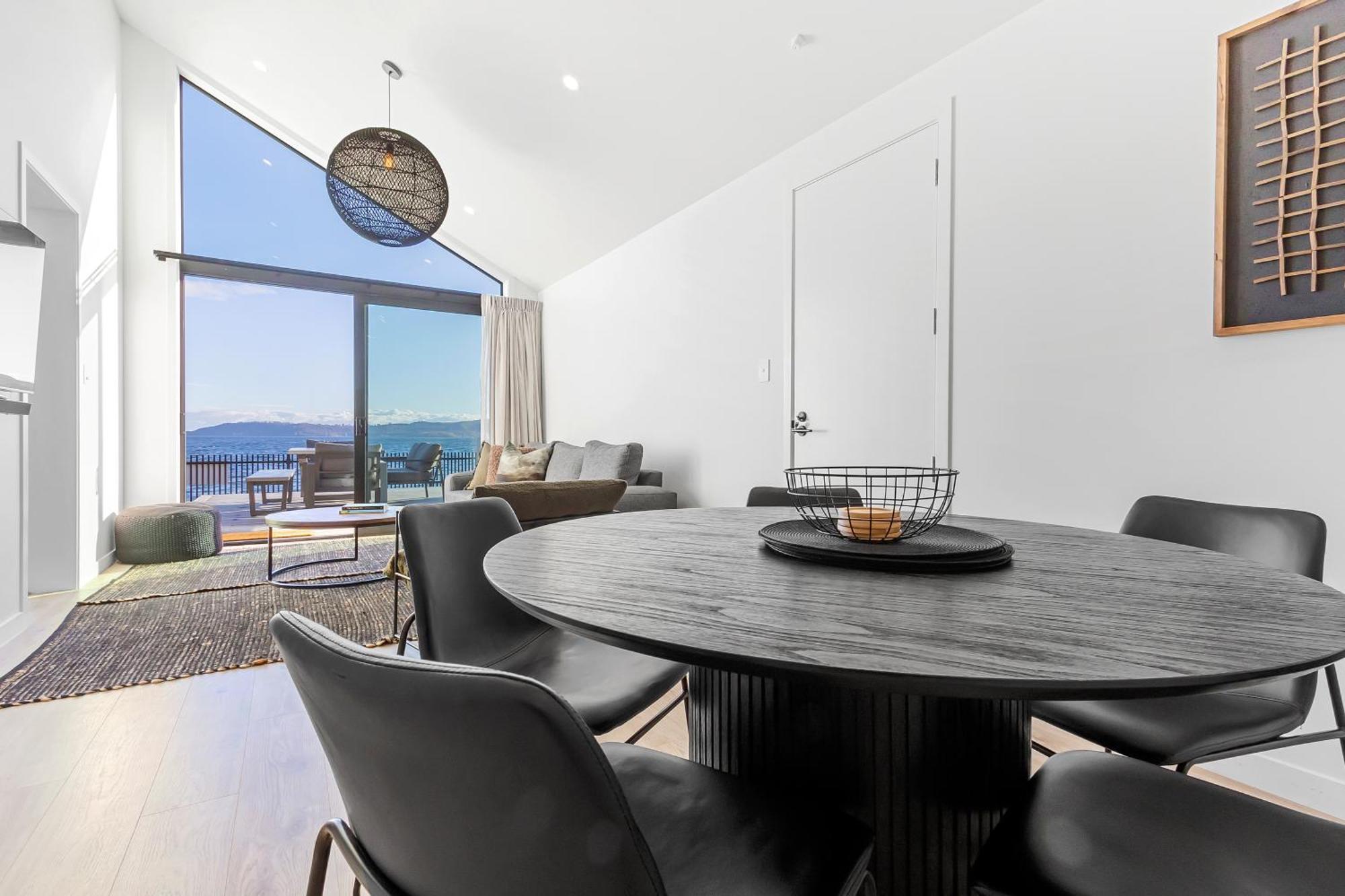 Absolute Lakefront House Taupo Exterior photo